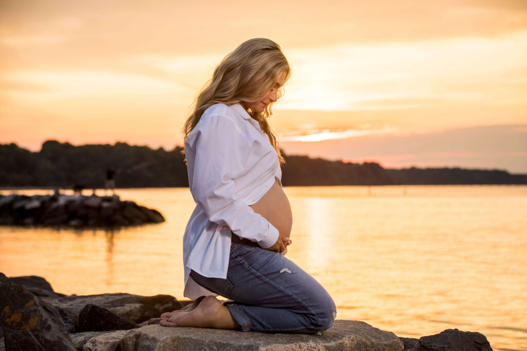 sunset-maternity-portrait
